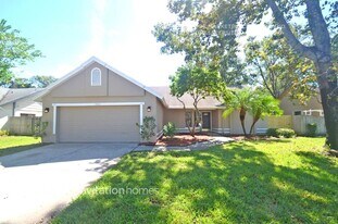 4806 Foxshire Cir in Tampa, FL - Building Photo