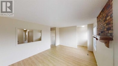 12126-1295A 95A St in Grande Prairie, AB - Building Photo - Building Photo