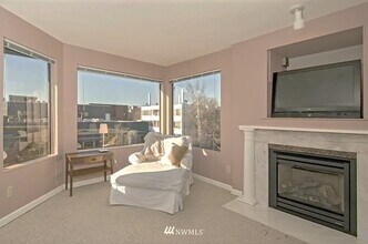 7850 E Green Lake Dr N, Unit 305 in Seattle, WA - Building Photo - Building Photo