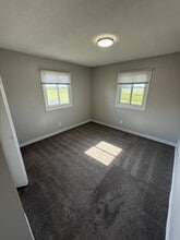 1014-1028 Shagbark Dr in Nevada, IA - Building Photo - Building Photo