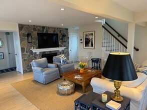 9 E Grand St in Stonington, CT - Building Photo - Building Photo