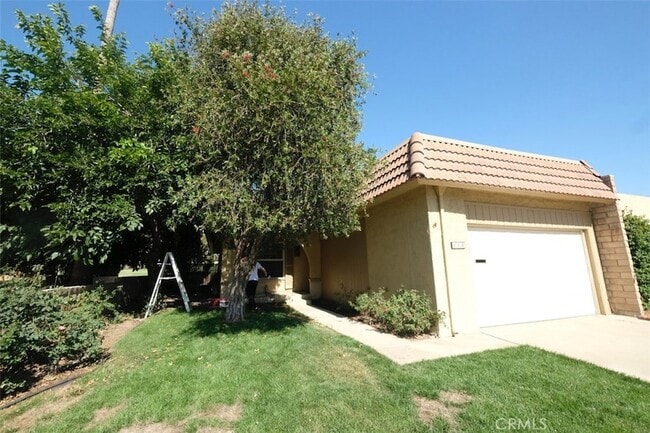 318 S San Dimas Canyon Rd in San Dimas, CA - Building Photo - Building Photo