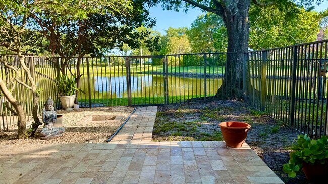 6306 Crescent Lake Way in Greenacres, FL - Building Photo - Building Photo