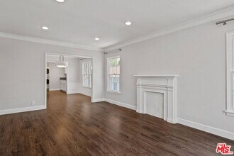 10621 Ashton Ave in Los Angeles, CA - Building Photo - Building Photo