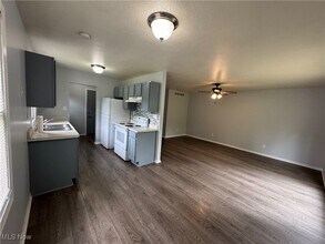 683 OH-305 in Warren, OH - Building Photo - Building Photo