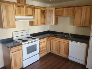 444 NW D St in Grants Pass, OR - Building Photo - Building Photo