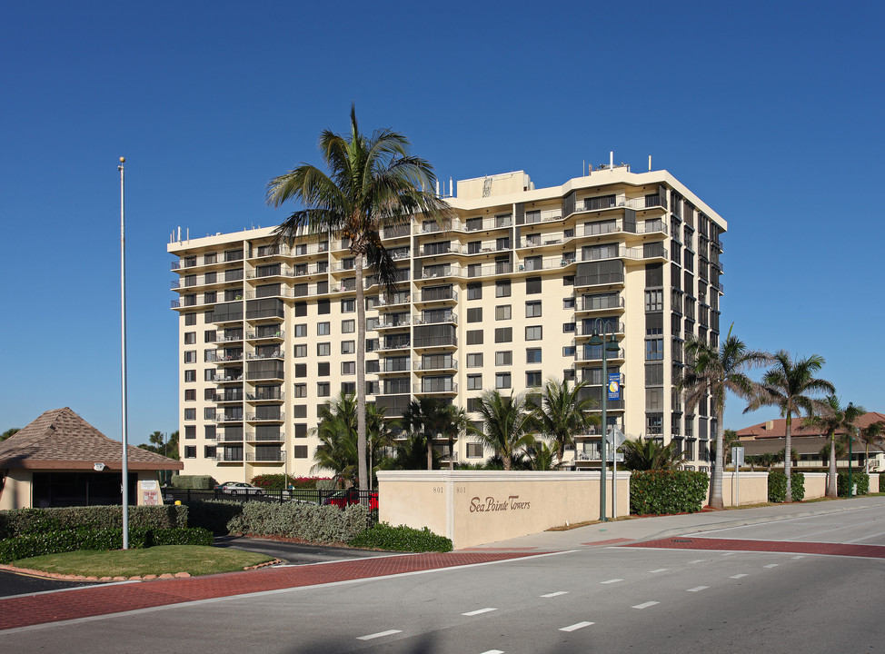 Sea Pointe Towers in Fort Pierce, FL - Building Photo