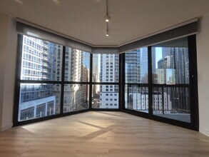 33 W Delaware Pl, Unit 11B in Chicago, IL - Foto de edificio - Building Photo