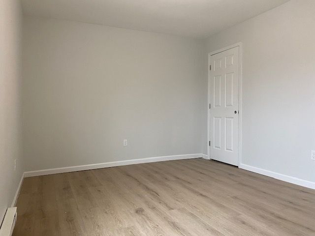 960 Violet Ave in Hyde Park, NY - Building Photo - Building Photo