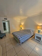 6900 N Kendall Dr in Pinecrest, FL - Building Photo - Building Photo