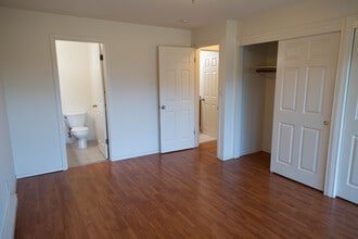 Madlyn Apartments in Seattle, WA - Building Photo - Building Photo