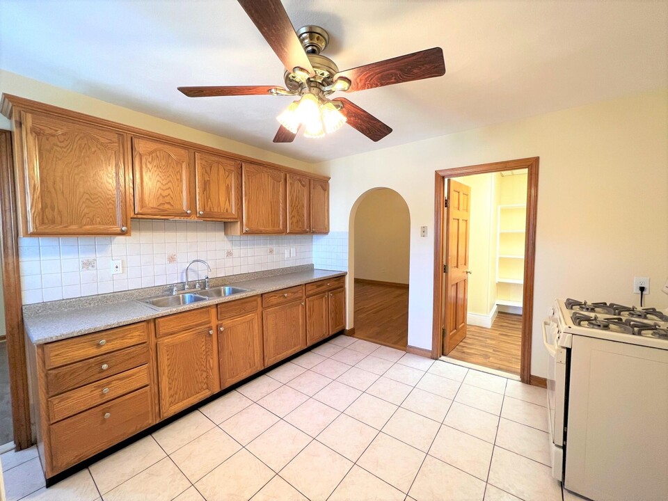227 Holland St, Unit 2 in Somerville, MA - Building Photo