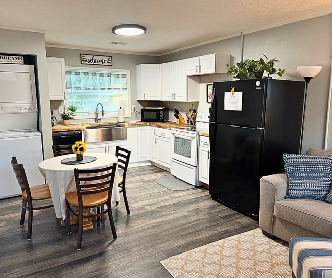 1115 Henrietta Dr, Unit Fully Furnished 1BR Unit in Knoxville, TN - Foto de edificio - Building Photo