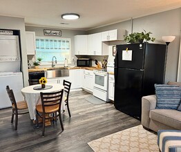 1115 Henrietta Dr, Unit Furnished 1BR | Utilities in Knoxville, TN - Foto de edificio - Building Photo