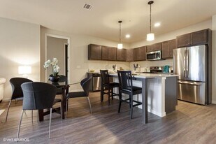 1465 Underwood Ave in Wauwatosa, WI - Building Photo