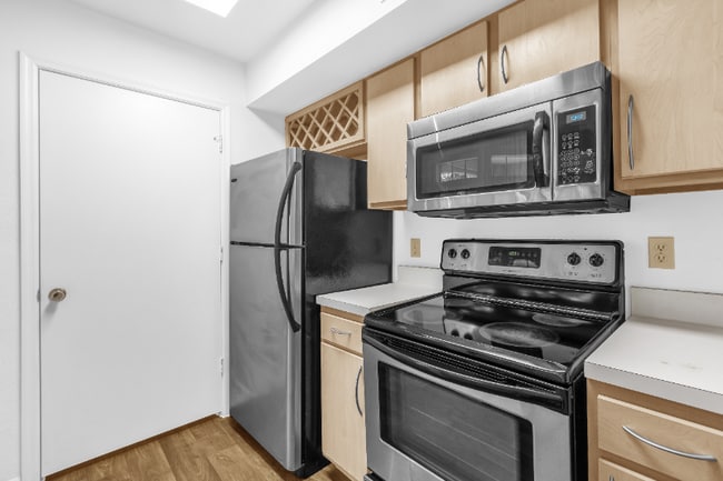 7360 Westpointe Blvd in Orlando, FL - Building Photo - Building Photo