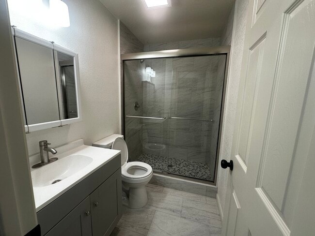 1720 S Maple St in Escondido, CA - Foto de edificio - Building Photo