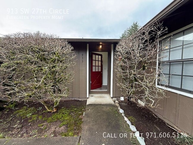 913 SW 27th Cir in Troutdale, OR - Building Photo - Building Photo