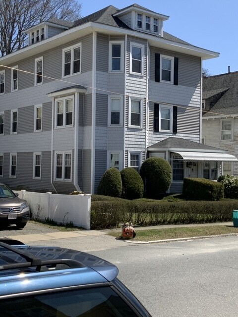 25 Dustin St in Worcester, MA - Building Photo