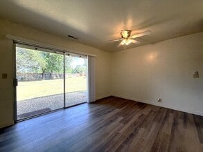 860 Netters Cir in Chico, CA - Building Photo - Building Photo