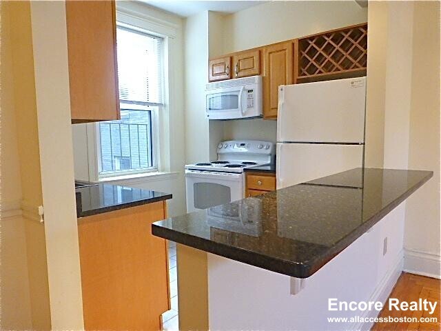 28 Queensberry St, Unit 36 in Boston, MA - Building Photo