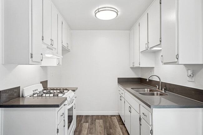 Westland @ Greenleaf in Long Beach, CA - Building Photo - Building Photo