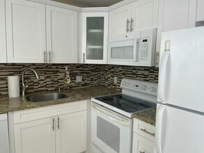 352 Markham P in Deerfield Beach, FL - Foto de edificio - Building Photo