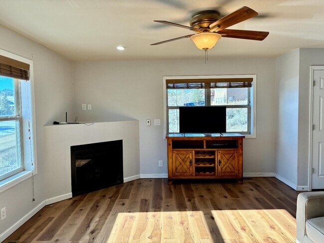 property at 1009 Forrest Dr