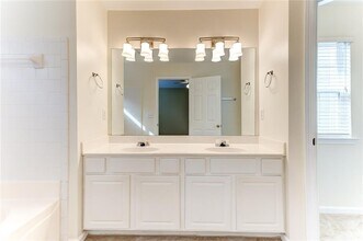 4028 Oak Glenn Dr in Duluth, GA - Building Photo - Building Photo