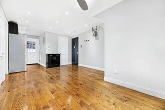 47 1/2 East 1st Street, Unit 2R in New York, NY - Building Photo - Building Photo