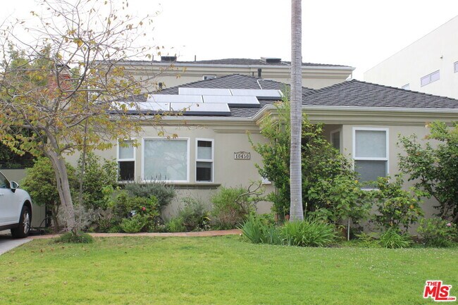 10450 Ilona Ave in Los Angeles, CA - Building Photo - Building Photo