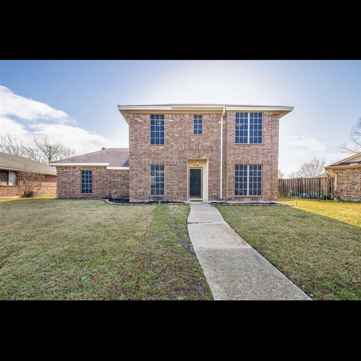 2700 Cornell Dr in Rowlett, TX - Building Photo