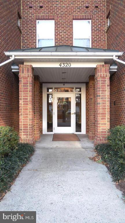 4320 Cannon Ridge Ct in Fairfax, VA - Foto de edificio - Building Photo