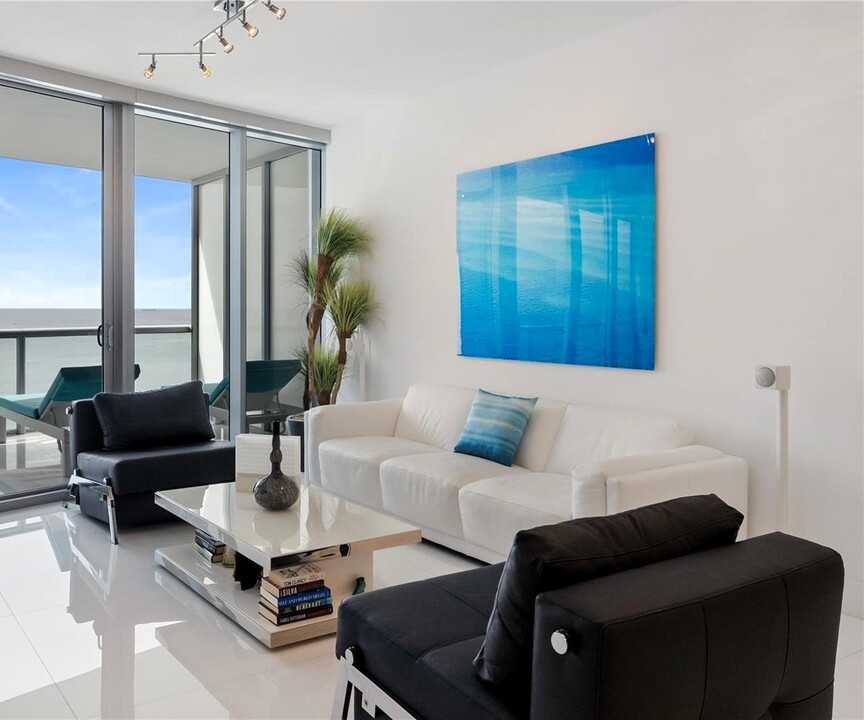 17121 Collins Ave, Unit 1703 in Sunny Isles Beach, FL - Building Photo