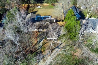 7330 Hunters Branch Dr NE in Atlanta, GA - Building Photo - Building Photo