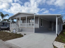 310 8th St in Nokomis, FL - Building Photo