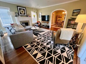 2106 Colquitt St, Unit Entire Property in Houston, TX - Building Photo