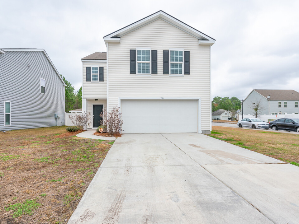 245 Bender St in Hinesville, GA - Building Photo