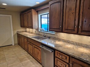 6740 E Dixileta Dr in Cave Creek, AZ - Building Photo - Building Photo