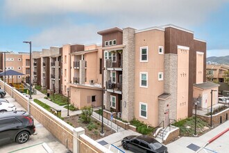 Villa Serena in San Marcos, CA - Foto de edificio - Building Photo