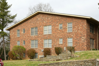 Chatsworth Park Apartments in Louisville, KY - Building Photo - Building Photo