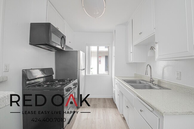 630 N Cerritos Ave in Azusa, CA - Foto de edificio - Building Photo