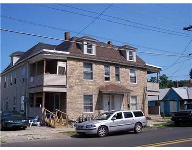 806 E 21 St in Erie, PA - Foto de edificio