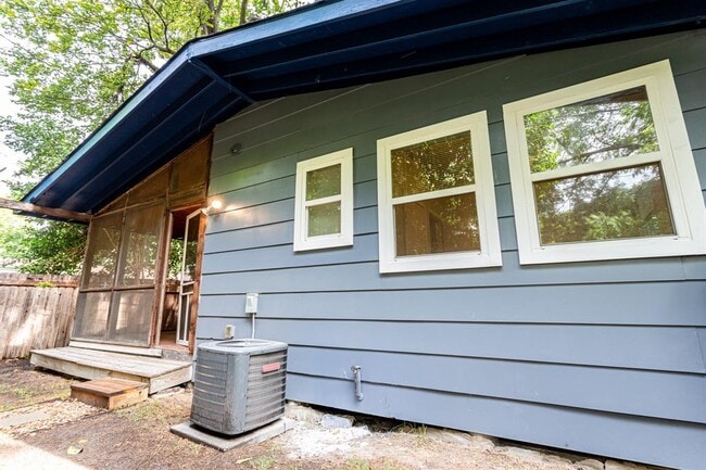 1909 Morrow St in Austin, TX - Building Photo - Building Photo