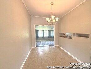 318 Sprucewood Ln in San Antonio, TX - Building Photo - Building Photo