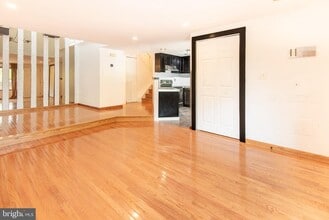 18153 Tunstall Dr in Gaithersburg, MD - Foto de edificio - Building Photo