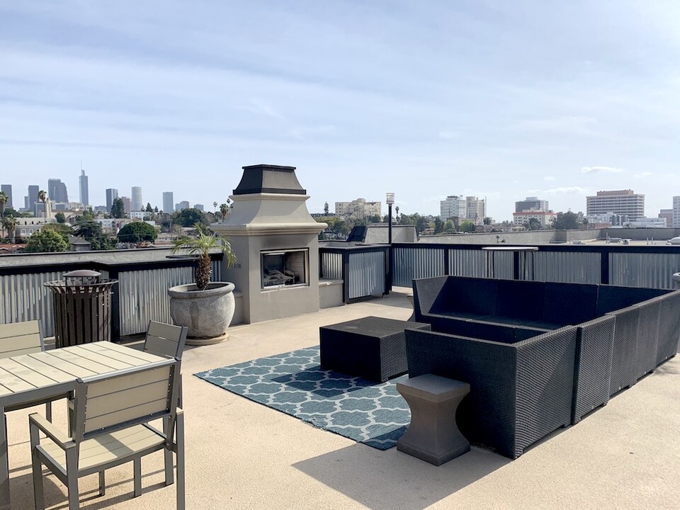 Roberts K Town Lafayette in Los Angeles, CA - Building Photo