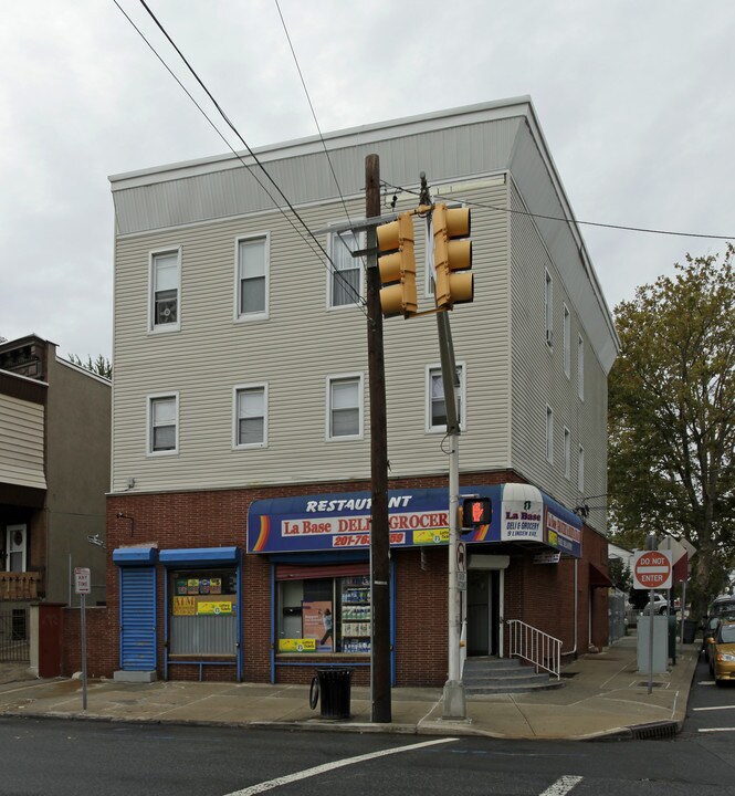 343 Princeton Ave in Jersey City, NJ - Foto de edificio