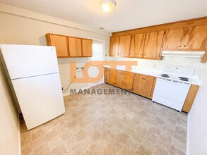 2404 E Lee Rd, Unit A in Taylors, SC - Foto de edificio - Building Photo