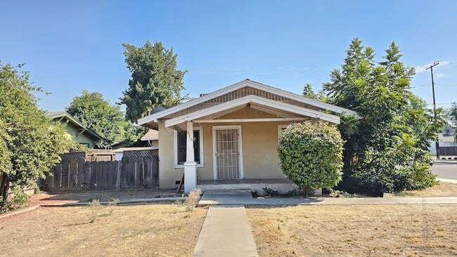 property at 919 W Noble Ave